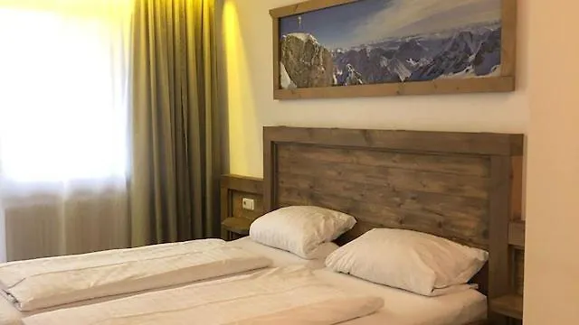 Taufsteinhuette Hotel *